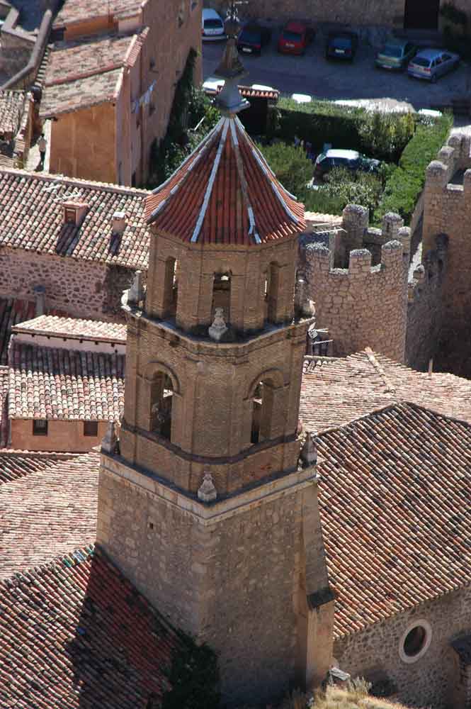 Teruel - Albarracín 32 - iglesia de Santiago - campanario.jpg